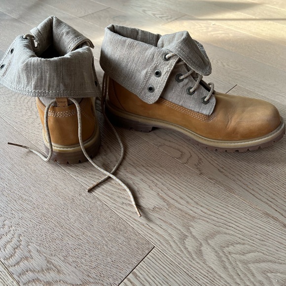 Timberland fold over tan boots, women’s size 9.5 - Picture 4 of 4